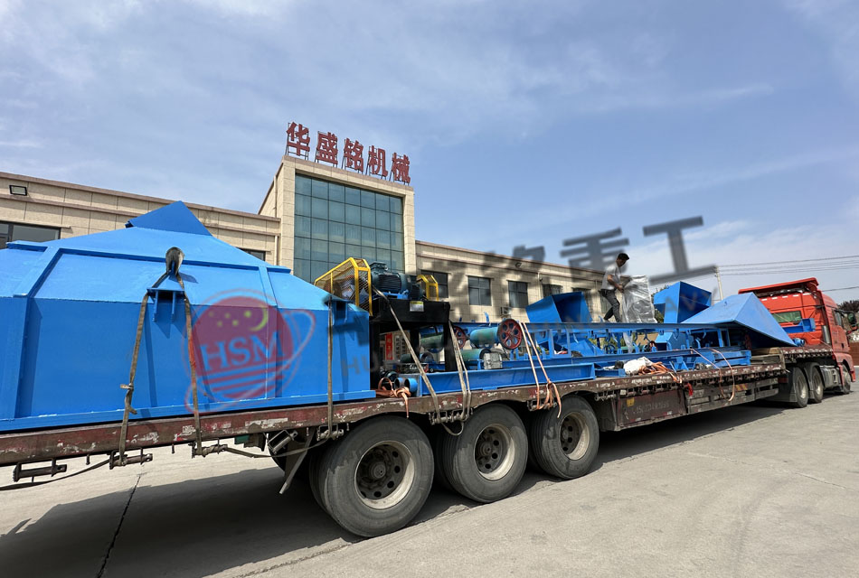 瀝青銑刨料生產(chǎn)線全套設(shè)備 發(fā)貨現(xiàn)場(chǎng) 銑刨料雙齒輥破碎機(jī) 瀝青再生料篩分設(shè)備