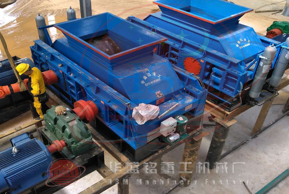 重慶巫溪時(shí)產(chǎn)150噸河卵石對輥式破碎機(jī)生產(chǎn)現(xiàn)場