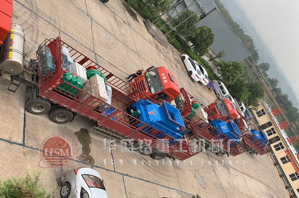 液壓對輥破碎機(jī)前三臺發(fā)貨現(xiàn)場