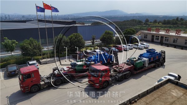 兩臺(tái)1810型液壓對輥制砂機(jī)發(fā)往河北秦皇島